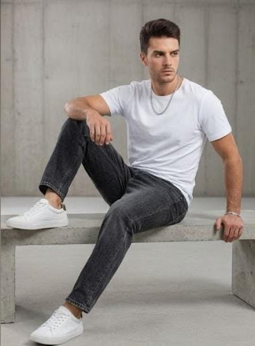 Effortless Italian Luxury: Gucci Straight-Leg Jeans in Black